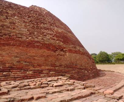 गौतम बुद्ध प्रेम और करुणा के भगवान हैं 